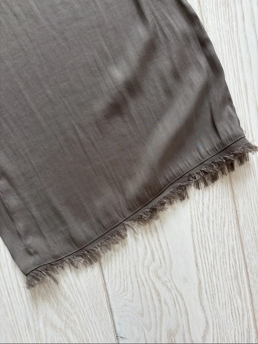 Women’s size small wide-leg silky pants. - Picture 4 of 5